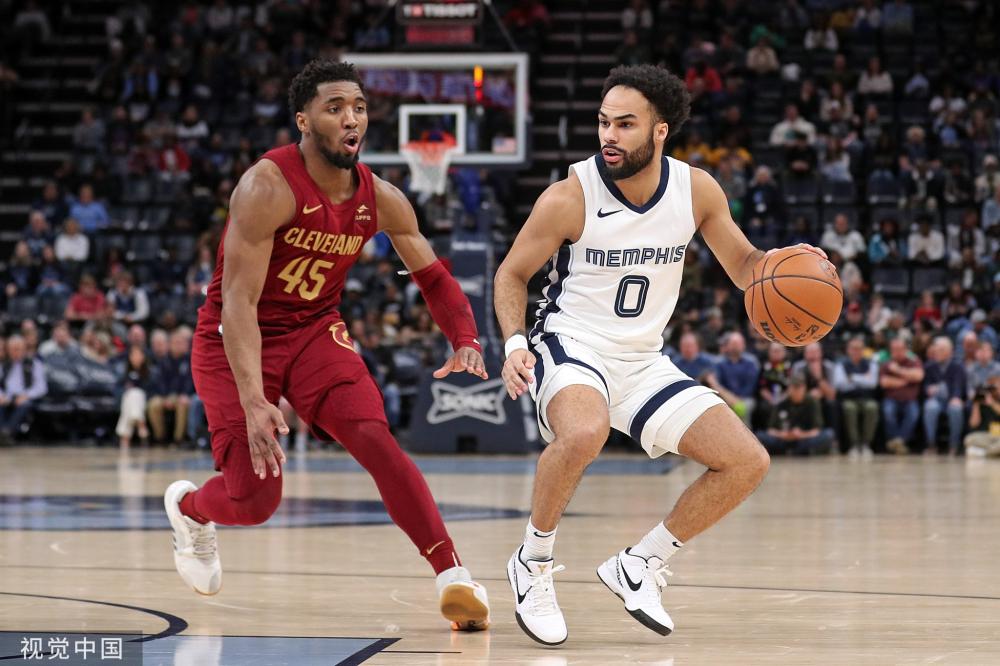 轻球员逐渐 轻球员逐渐